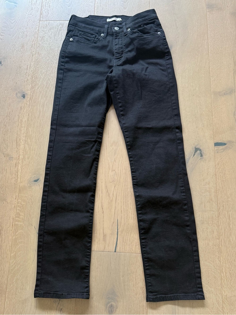 Levi Classic Straight Black womens Jeans